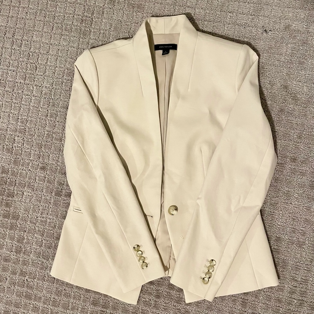 BRAND NEW Ann Taylor Ivory Blazer!!! Size 2!